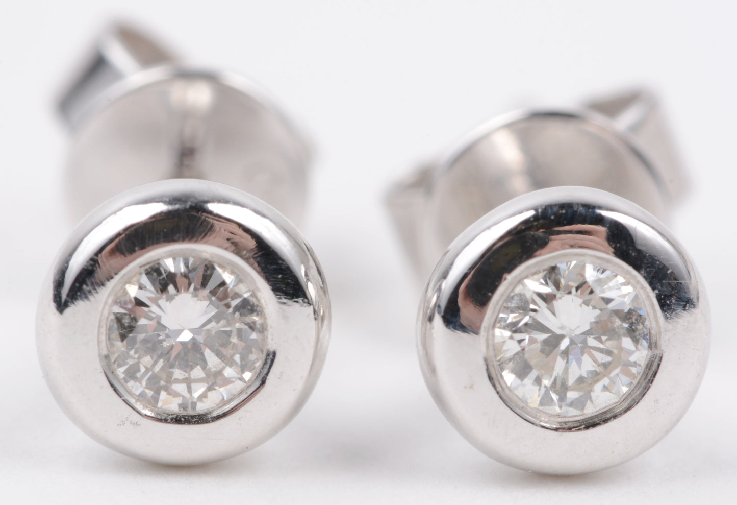 orecchini punto luce a cipollina certificato HRD in oro bianco 18k e 2 diamanti naturali 0,54 ct