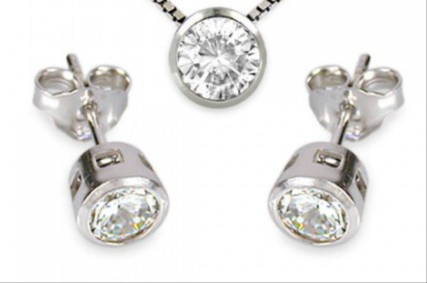 set completo ciondolo e orecchini  punto luce a cipollina  in oro bianco 18k 750  e 3 diamanti naturali 1,05 ct E F