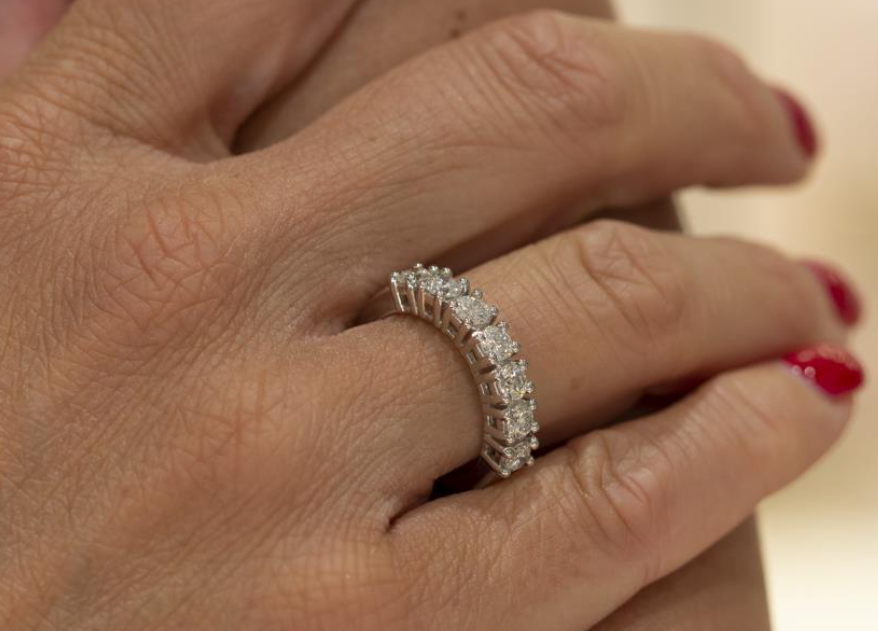 Anello veretta certificato HRD con 5 diamanti naturali 1,25 ct