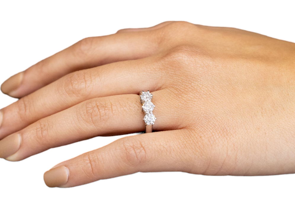 Anello Trilogy certificato HRD con 3 diamanti naturali 0,94 ct