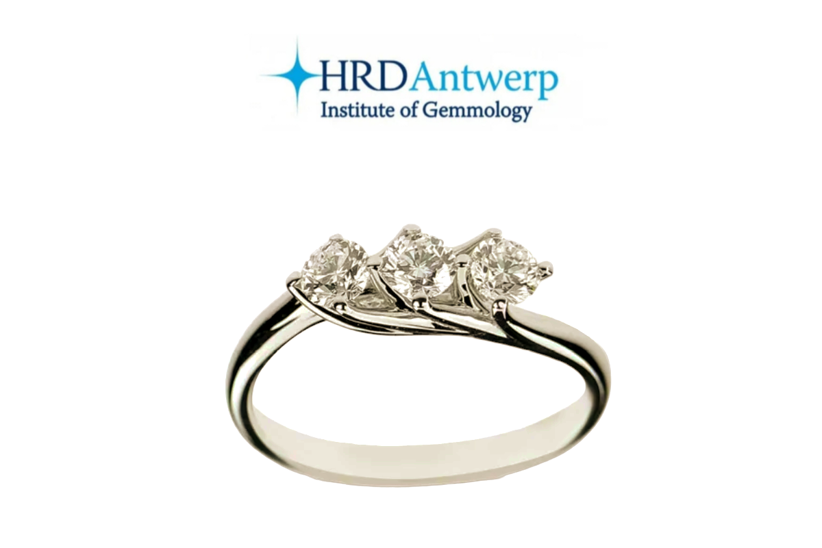 Anello Trilogy certificato HRD con 3 diamanti naturali 0,74 ct