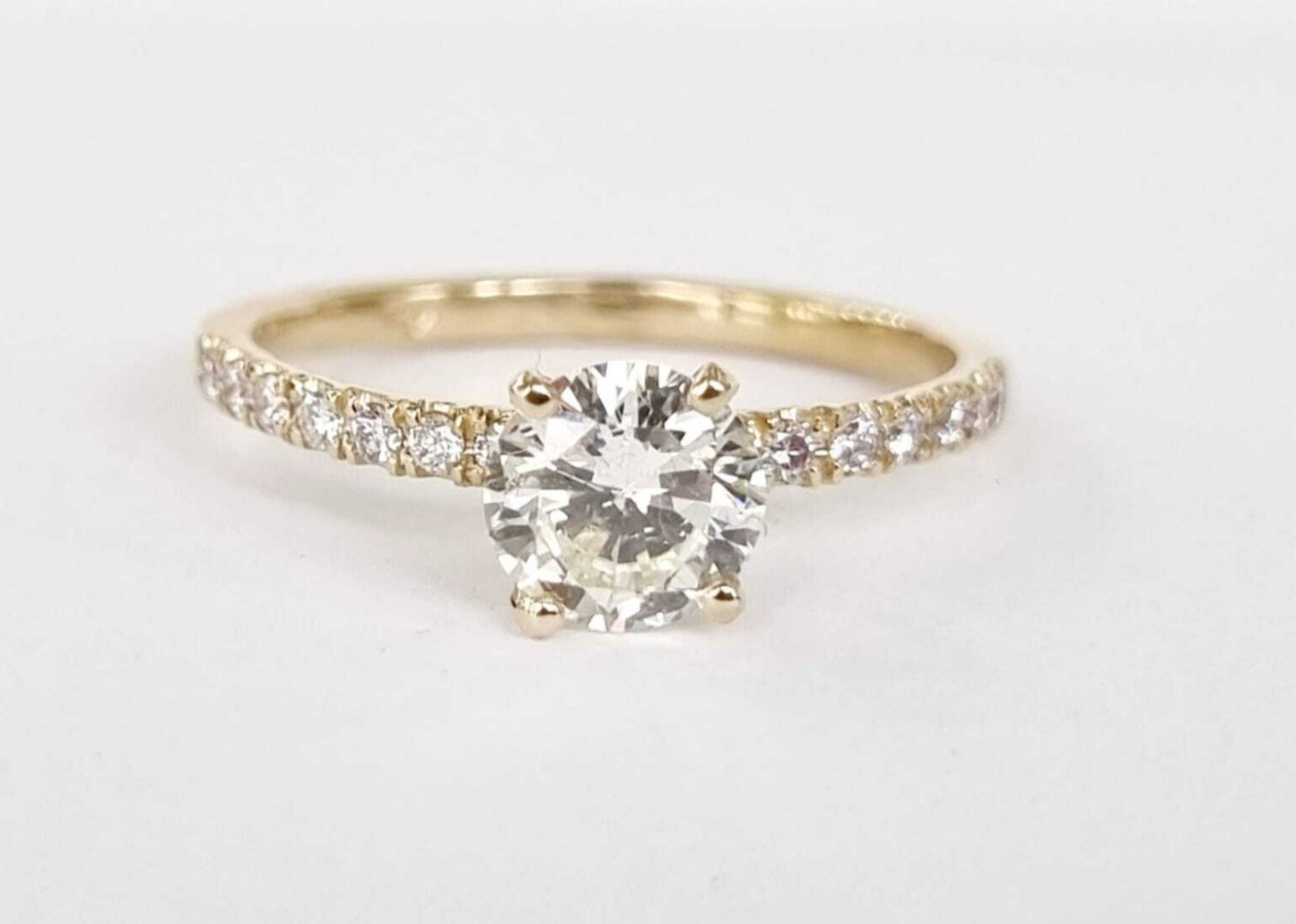 Anello fidanzamento in oro bianco 18k e diamanti naturali certificato igi 0.54ct