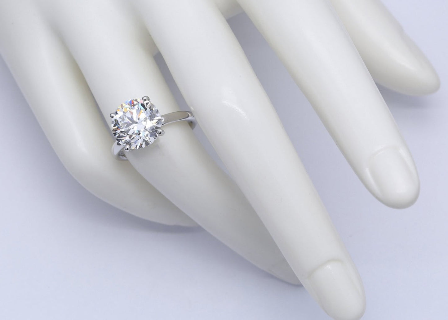 Anello solitario in oro bianco 18k e diamante naturale da 2.02 ct. D IF
