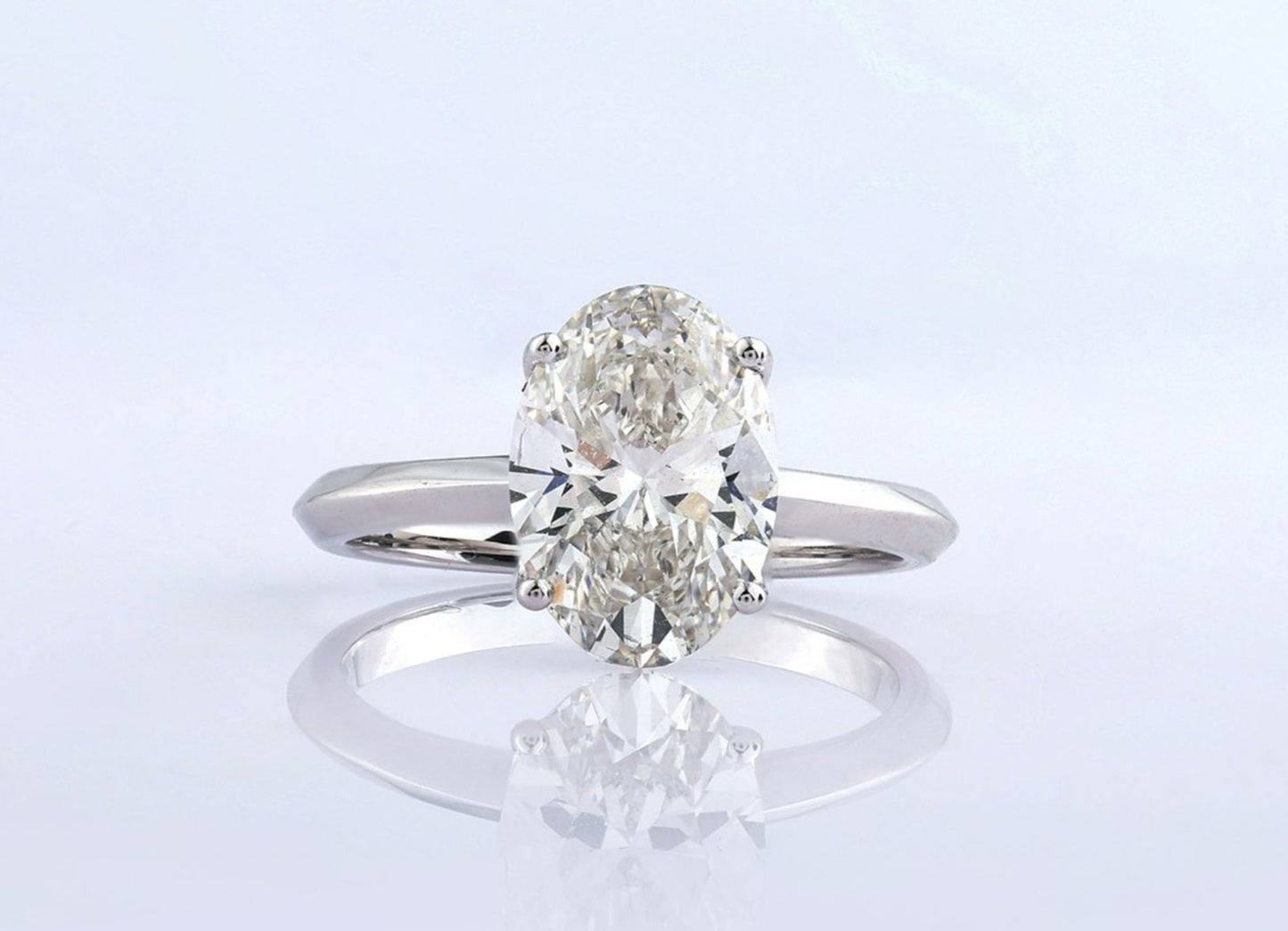 Anello solitario in oro bianco 18k e diamante naturale taglio ovale 2.00ct