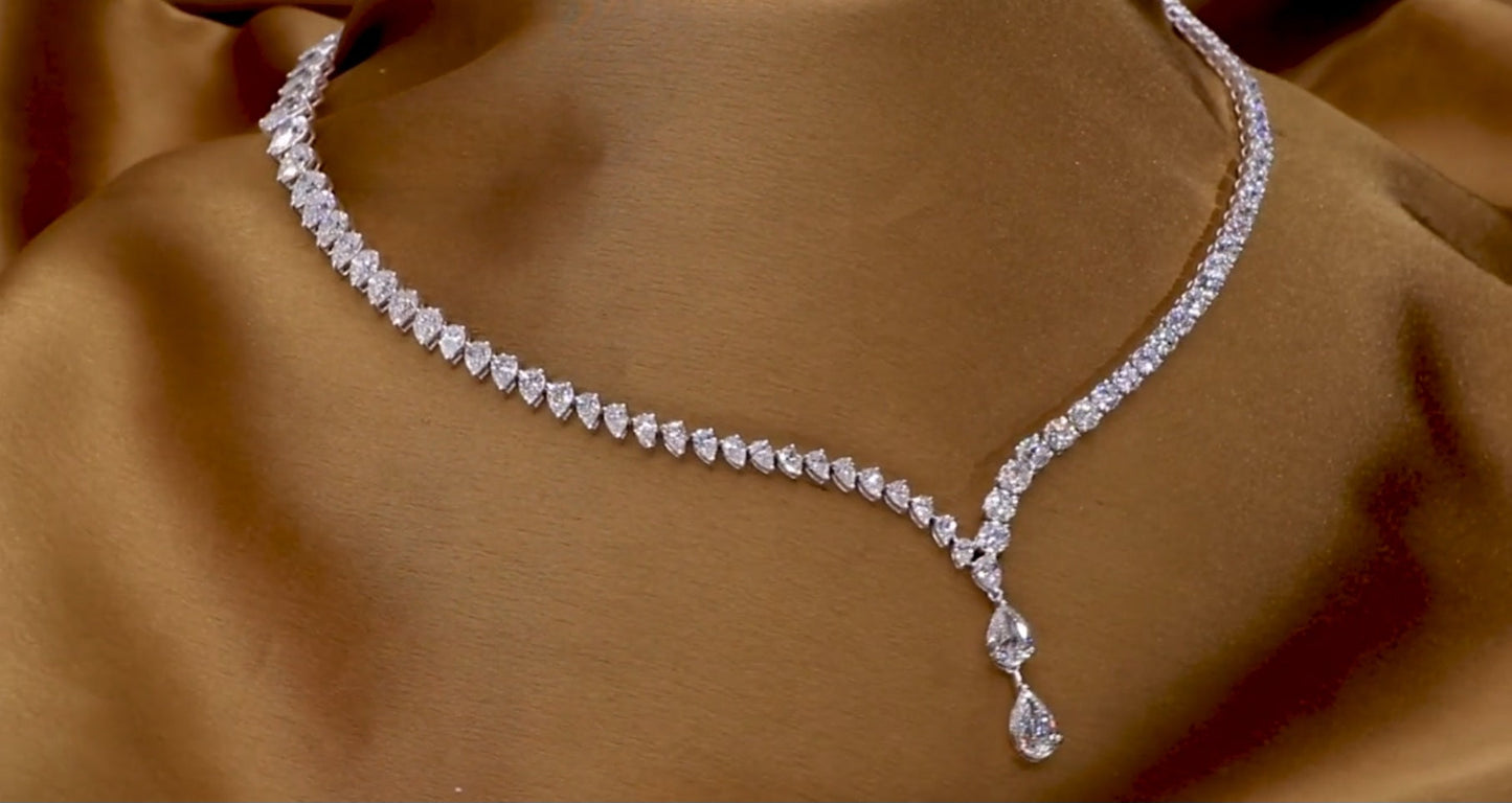 Collana tennis in oro bianco 18k e diamanti naturali taglio pera 37.50c