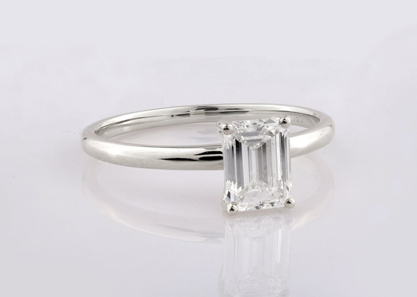 Anello solitario in oro bianco 18k e diamante naturale taglio smeraldo 1.20ct