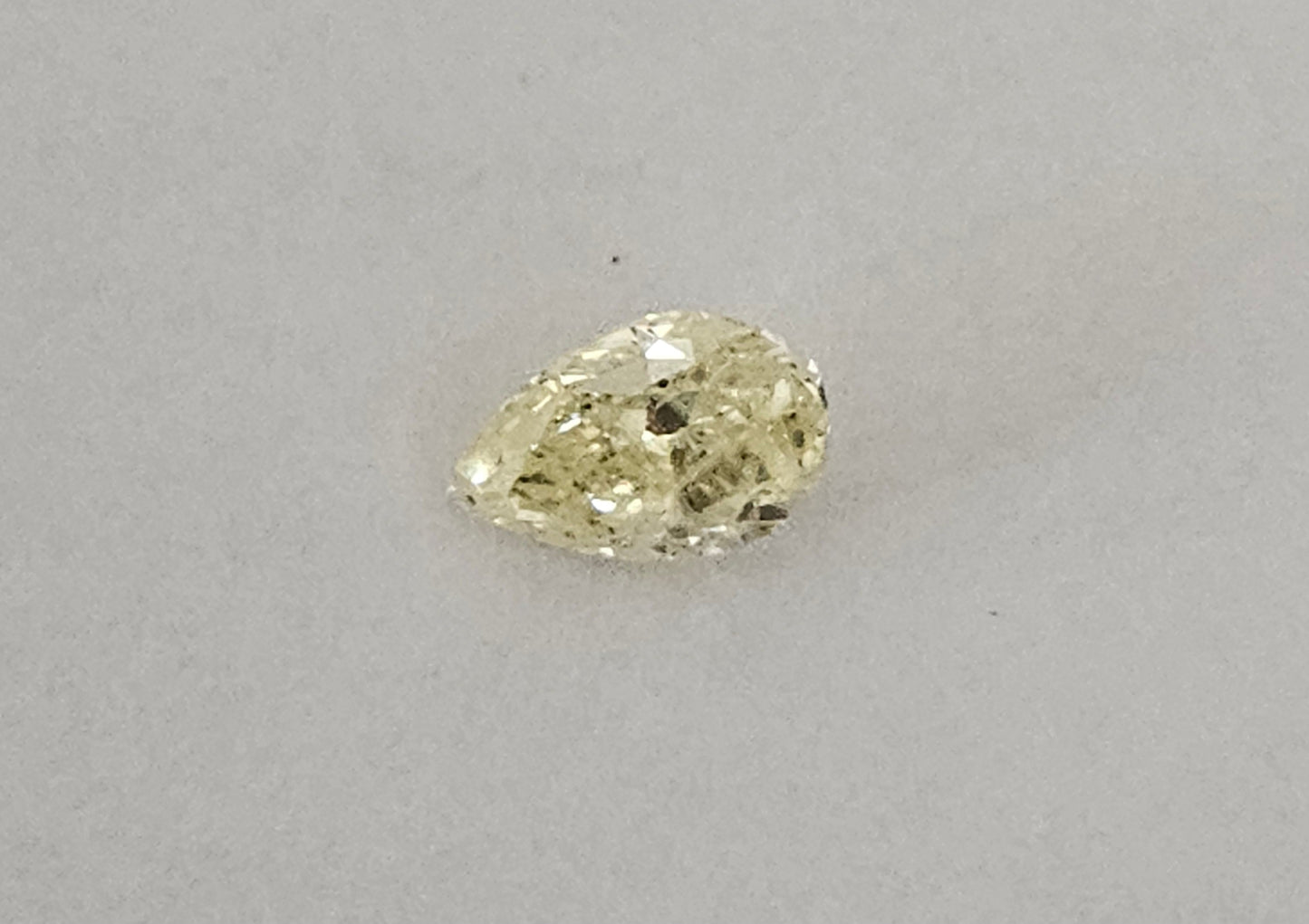 Diamante naturale pera certificato GIA 0.67ct
