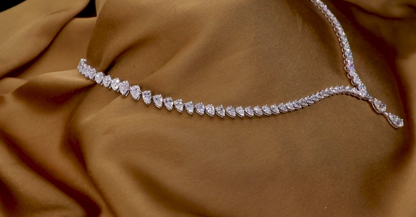 Collana tennis in oro bianco 18k e diamanti naturali taglio pera 37.50c