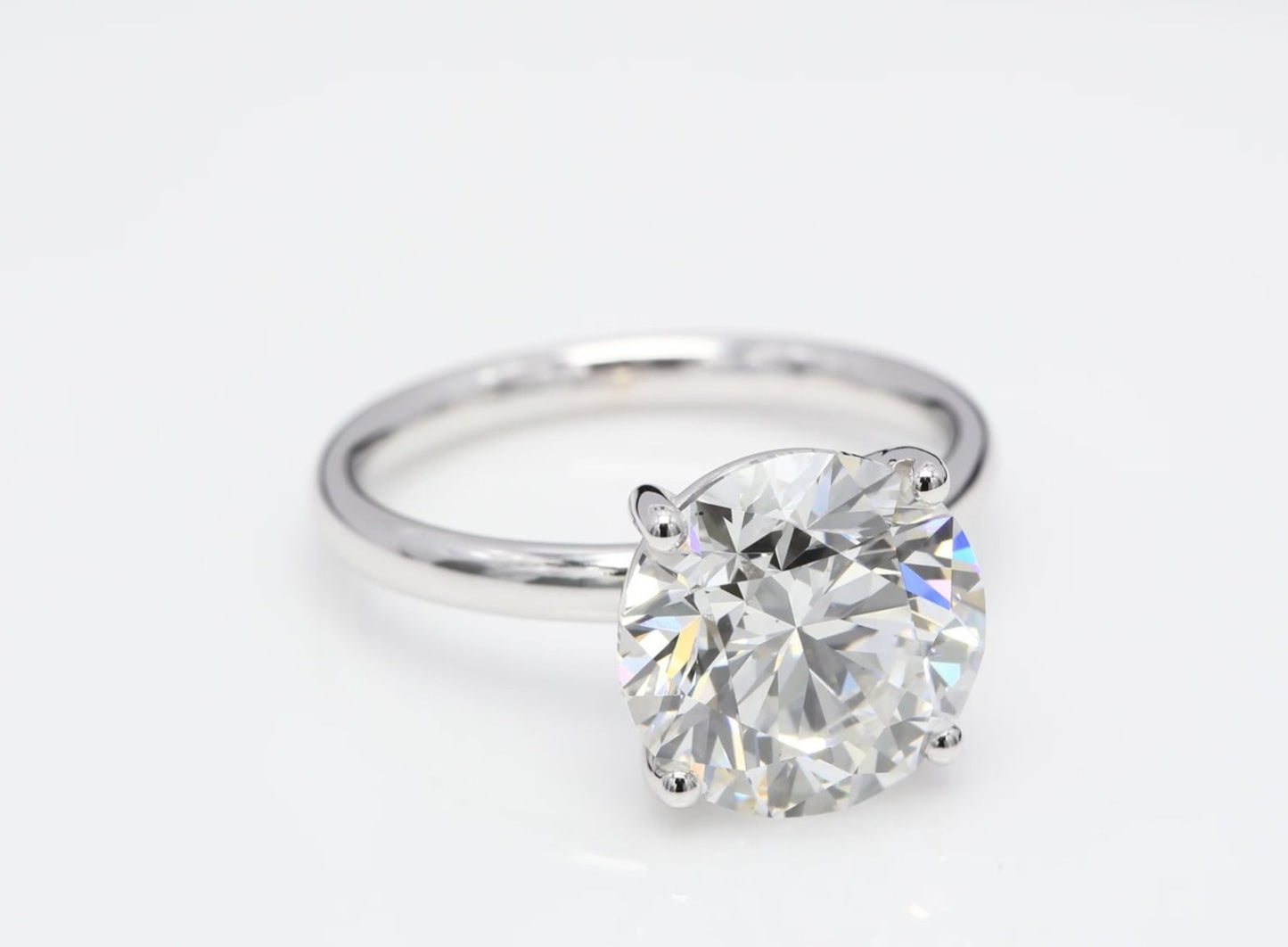 Anello solitario in oro bianco 18k e diamante naturale da 2.02 ct. D IF