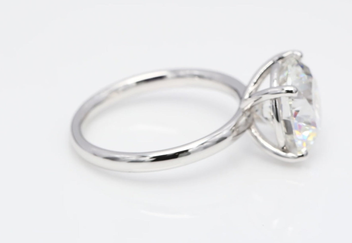 Anello solitario in oro bianco 18k e diamante naturale da 2.02 ct. D IF