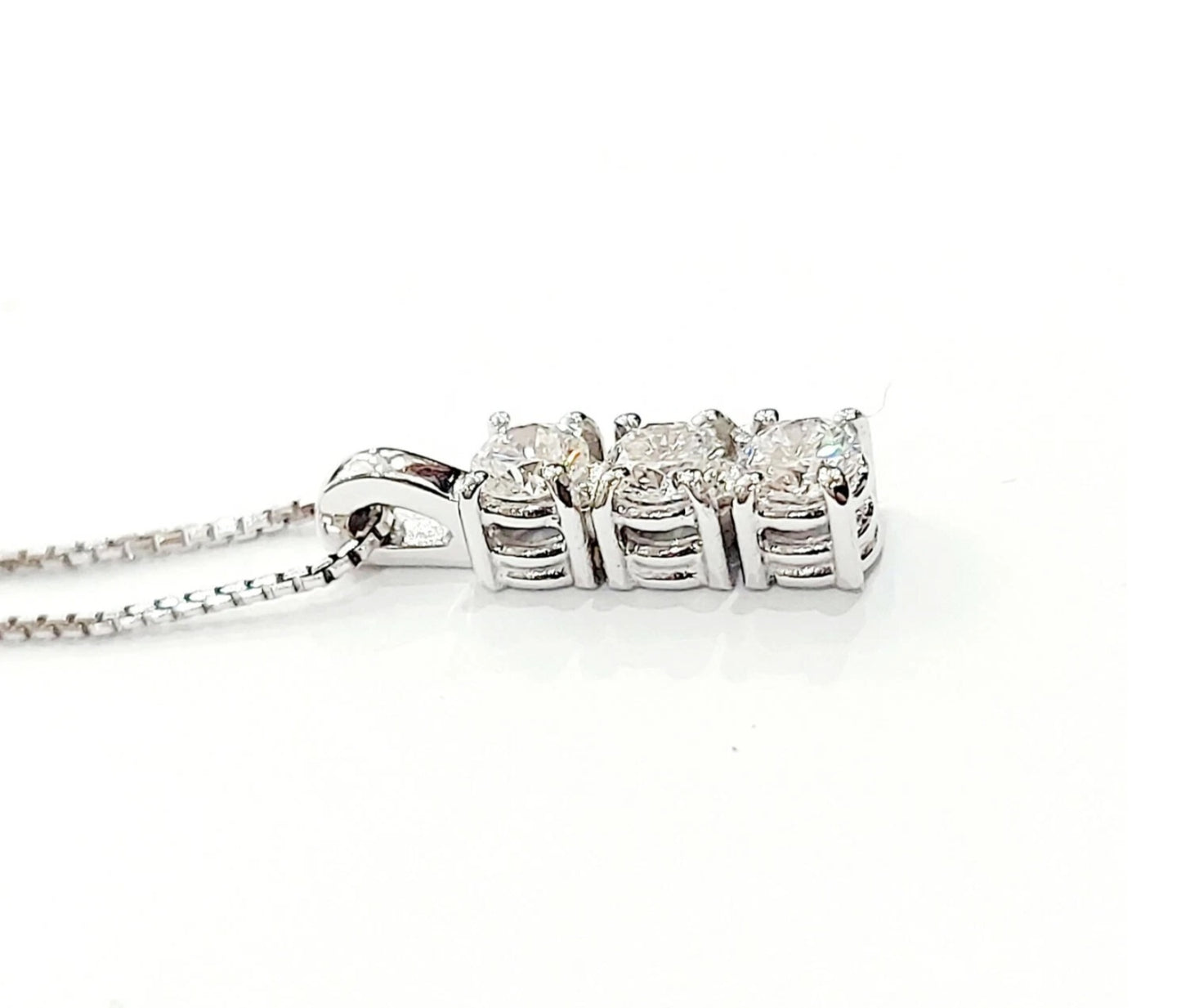 collana trilogy in oro bianco 18k e 3 diamante naturale 0,30ct