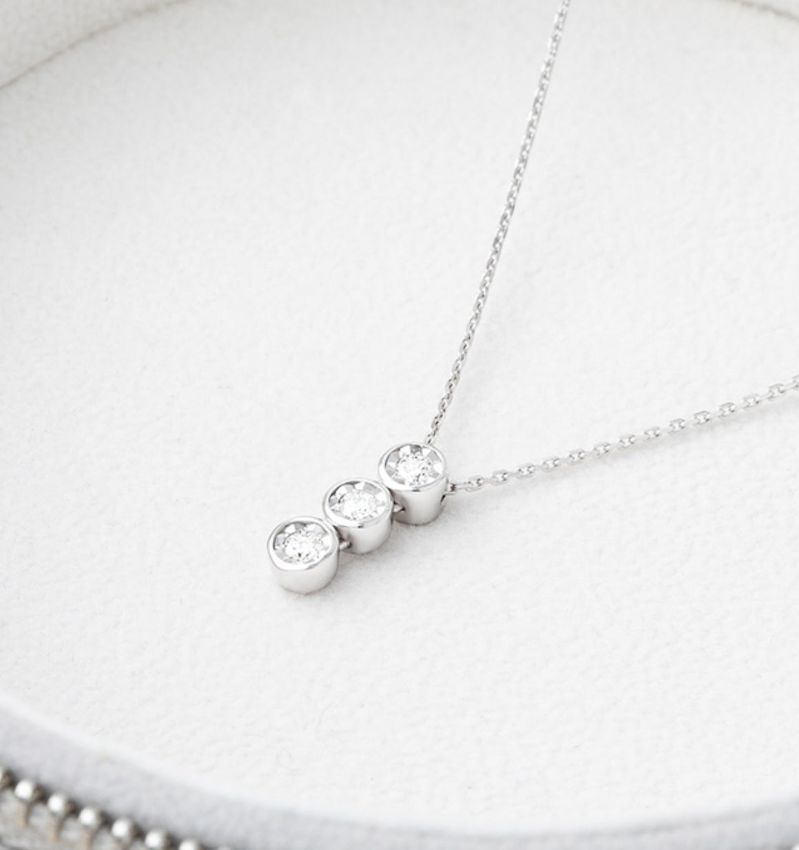 collana trilogy in oro bianco 18k e 3 diamante naturale 0,30ct