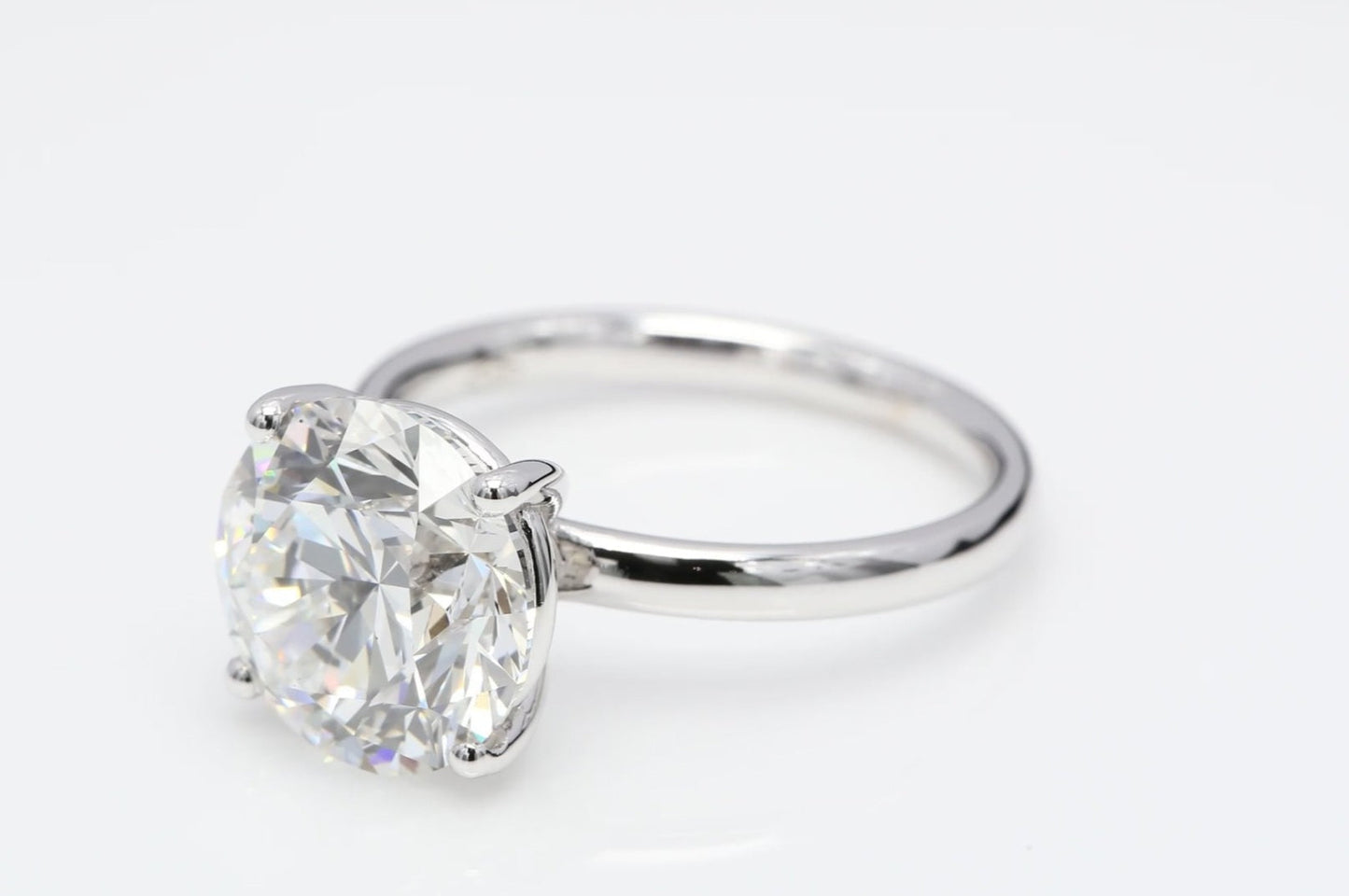 Anello solitario in oro bianco 18k e diamante naturale da 2.02 ct. D IF