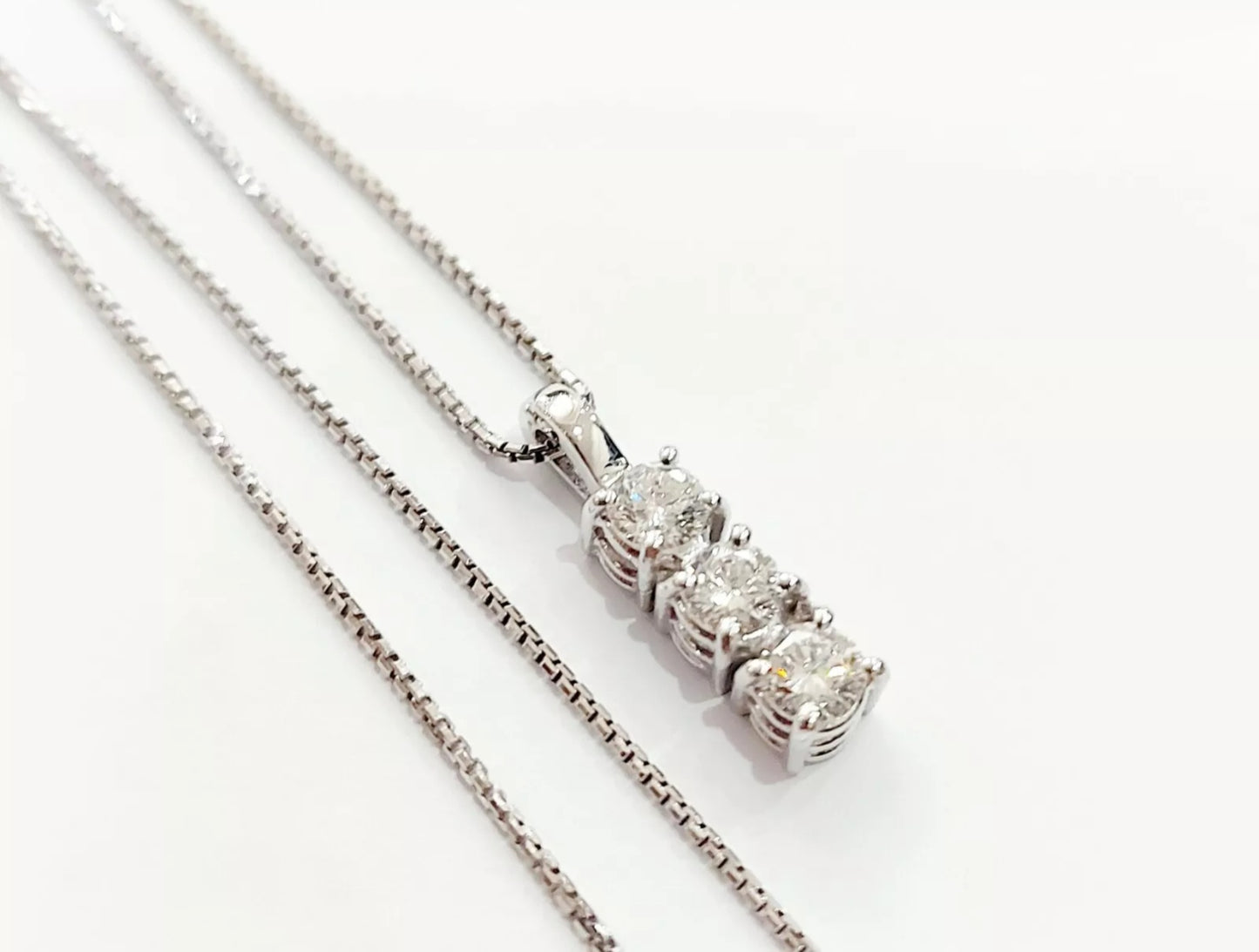 collana trilogy in oro bianco 18k e 3 diamante naturale 0,30ct