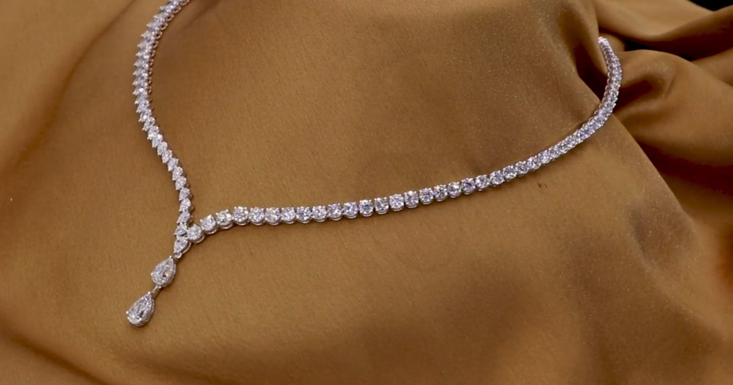 Collana tennis in oro bianco 18k e diamanti naturali taglio pera 37.50c