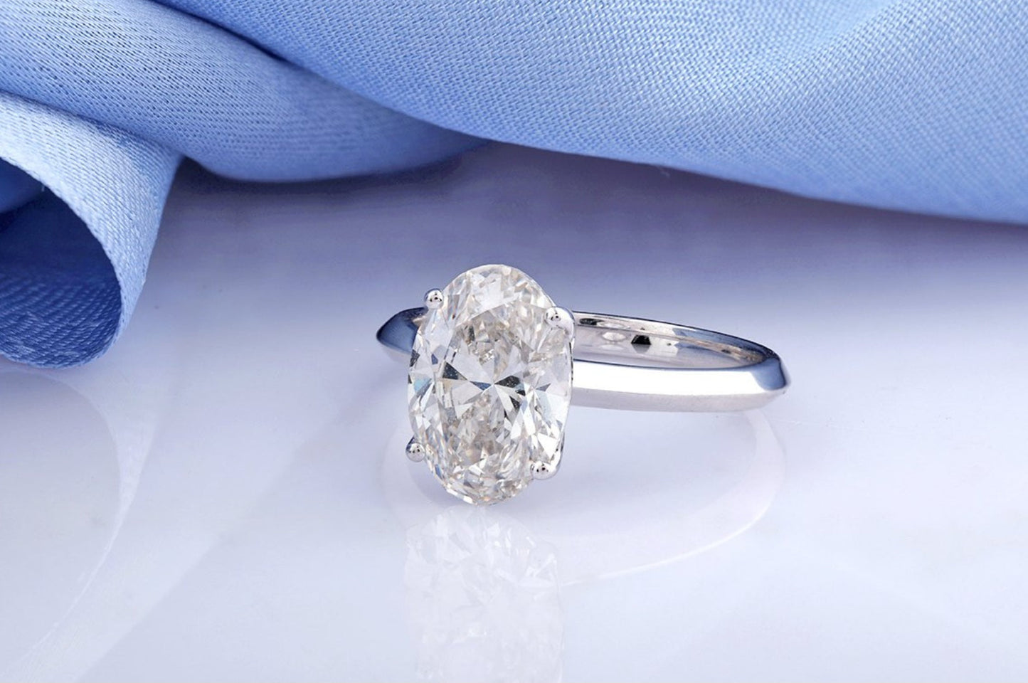 Anello solitario in oro bianco 18k e diamante naturale taglio ovale  2.00ct
